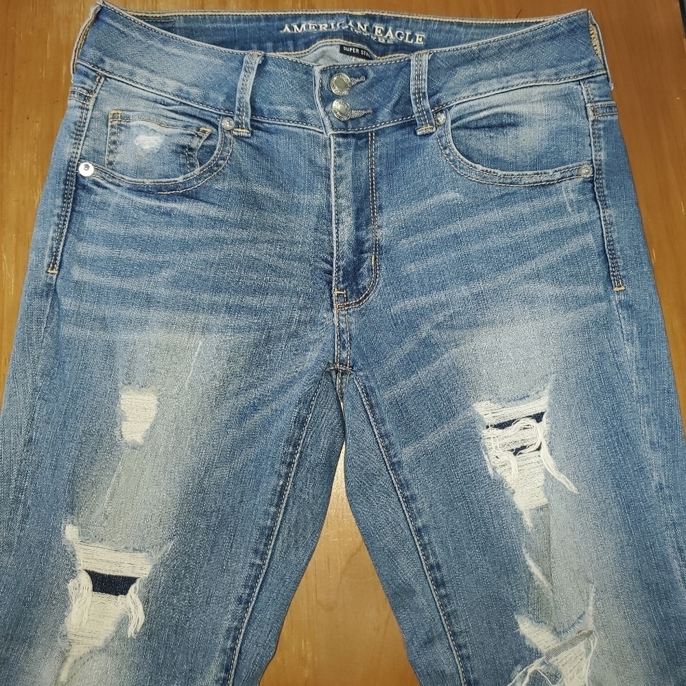 AEO Cropped Jeans - Distressed - Raw Hem - Size 8 - super stretch - Picture 5 of 8